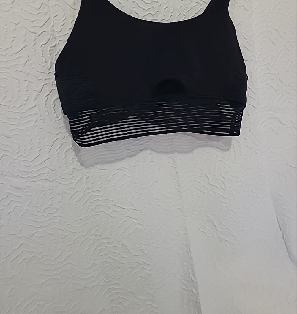 ALO Yoga💎 Black Ribbed Cutout Sports Bra - Picture 3 of 5
